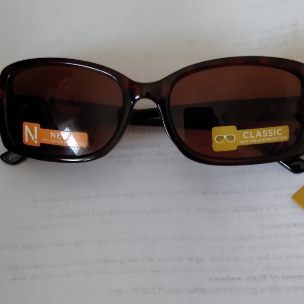 NWT WOMEN'S SUNGLASSES